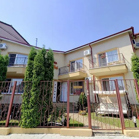 Guest house Casa Esy 3*