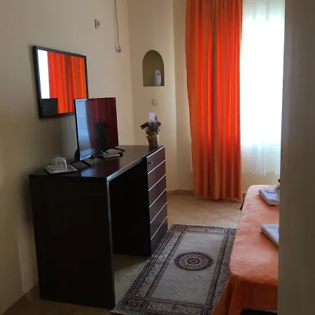 Guest house Casa Esy 3*